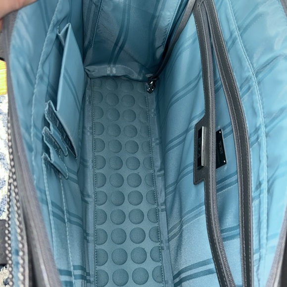 🎀Tumi Voyager Business Tote - Picture 13 of 16